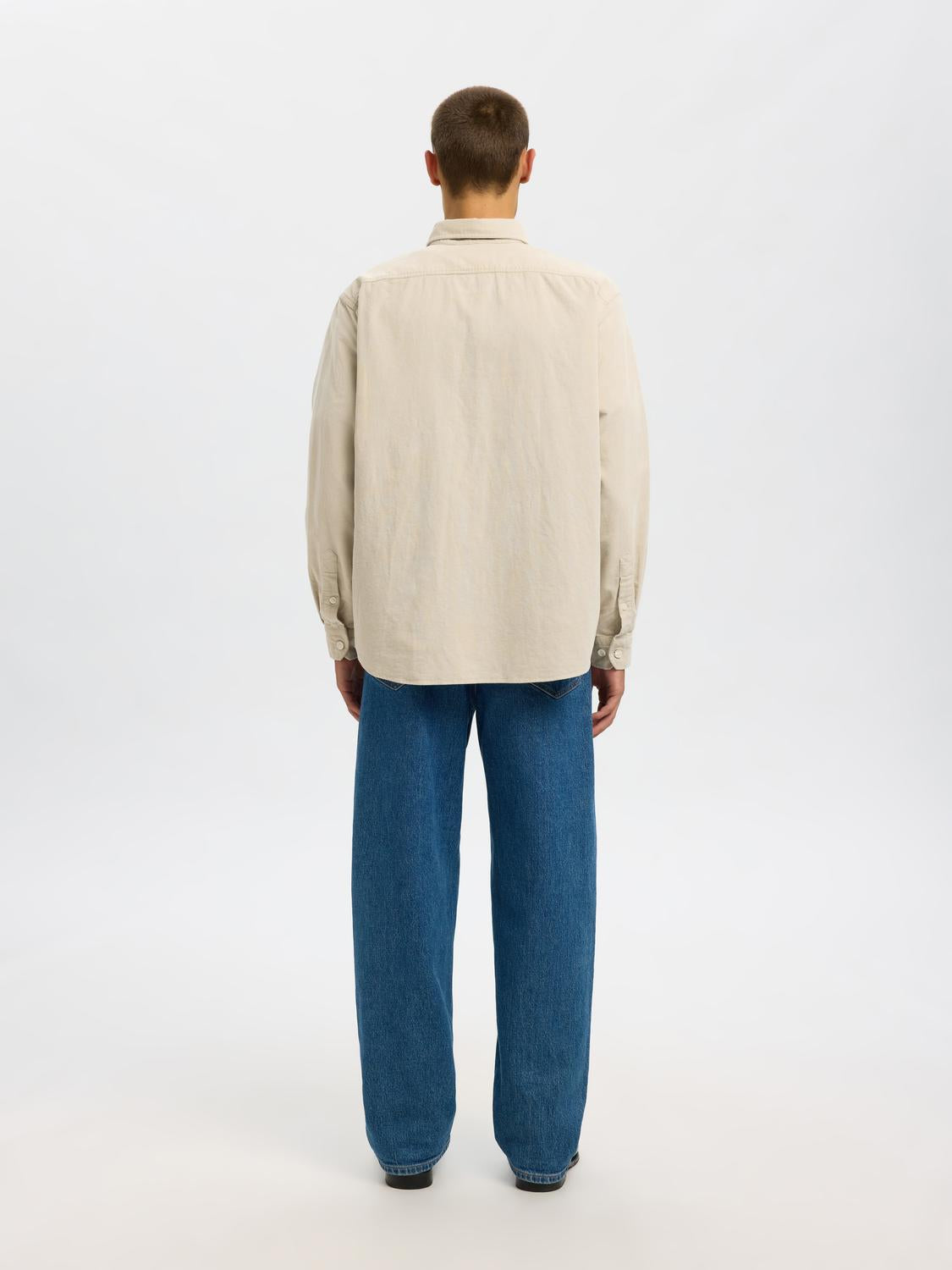 model_shot-back